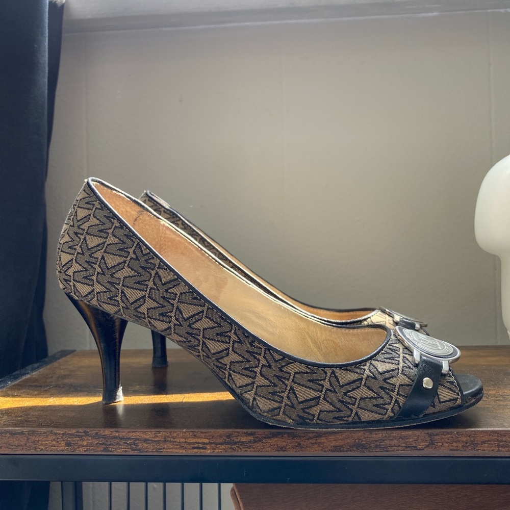 Micheal Kors kitten heals with MK logo
